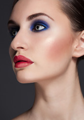 Fototapeta premium Woman beauty. Beautifil fashion portrait of young woman with eve