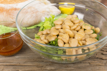 salad with beans and squid