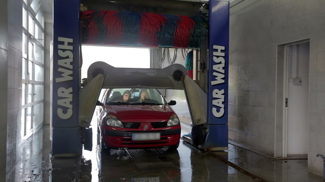 Carwash module raises above the car