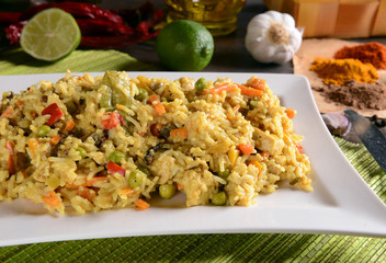 Chicken with rice, lime and curry sauce