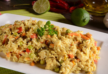 Chicken with rice, lime and curry sauce