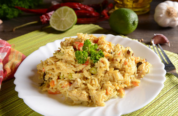 Chicken with rice, lime and curry sauce