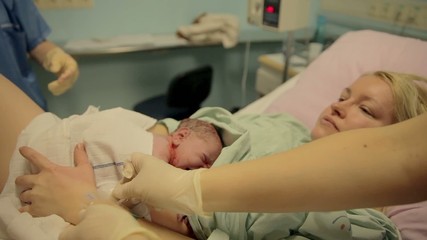Nurse put number on a born baby and mom

