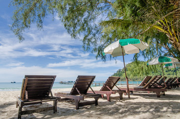 turquoise sea, deckchairs, white sand and palms, sun, Summer tra