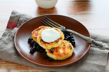 pancakes with sour cream and blueberries