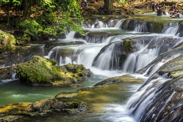 Fototapeta na wymiar Muak Lek Waterfall