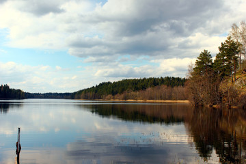 весеннее озеро