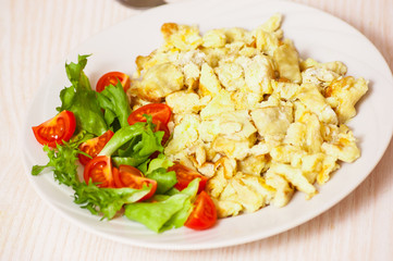 scrambled eggs with salad