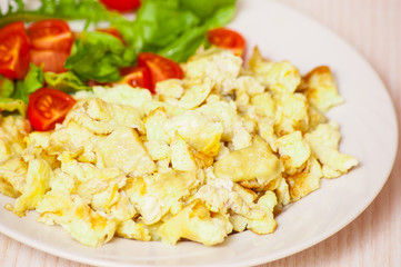 scrambled eggs with salad