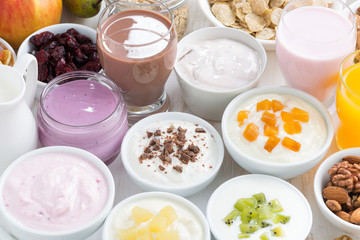 Fototapeta na wymiar Assorted fresh fruit yoghurts and breakfast ingredients