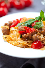 Pasta gericht mit hackbälchen 