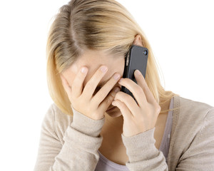 Frau telefoniert mit Telefonseelsorge