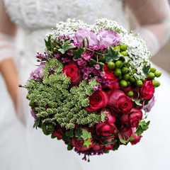 brautstrauss mit rosen