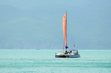 Fototapeta premium Отдых на катамаране в открытом море