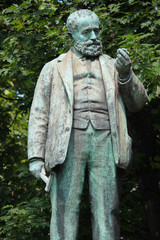 statua