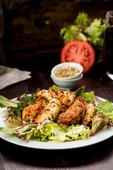 Hähnchenbrust auf Salat