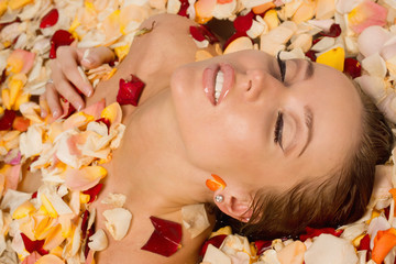 Obraz na płótnie Canvas Beautiful sexy woman in bath with flowers petals