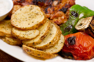 Grilled chicken fillets, with potatoes and vegetables