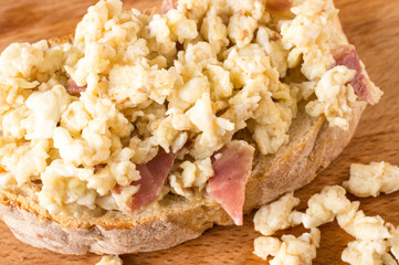 Sandwich with scrambled eggs