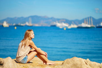 Fototapeta na wymiar Beautiful girl enjoying her vacation by the sea
