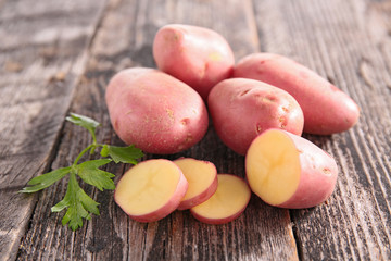 raw potato © M.studio