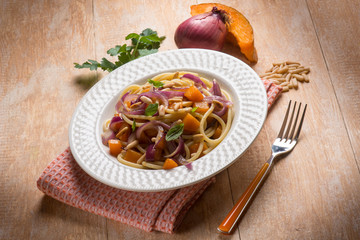 spaghetti with pumpkin onion and parsley