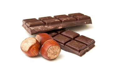 Chocolat à croquer et noisettes