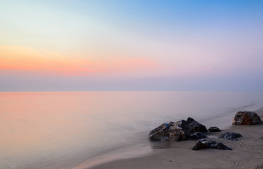 Obraz premium Beautiful sunrise at the beach