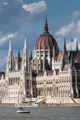 Obraz premium Gothic Parliament building in Budapest on the river against the