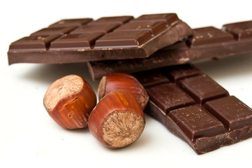 Chocolat à croquer et noisettes