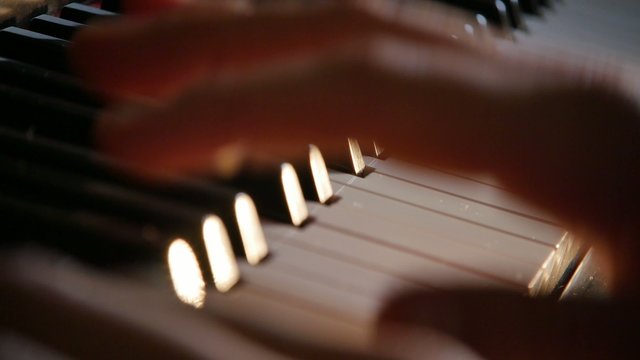 Piano hand