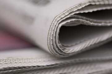 giornale sul tavolo