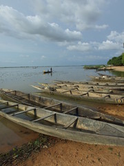 Barcazas en el rio Niger