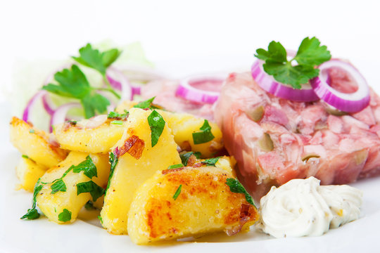 Bratkartoffeln und S&uuml;lze