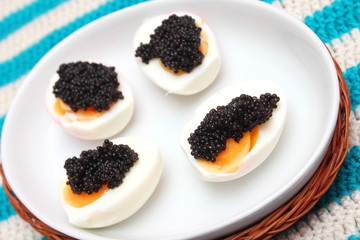 Eier mit Kaviar
