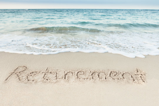 Fototapeta Retirement Written On Sand By Sea