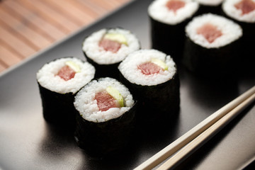 maki sushi with raw tuna