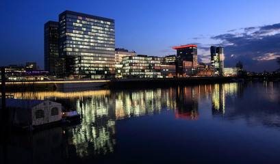 Fototapeta na wymiar Düsseldorfer Medienhafen, Rückseite