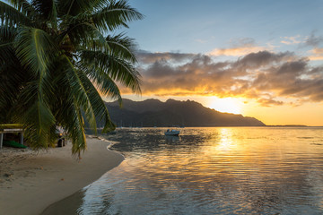 Coucher de soleil sur le lagon de Moorea