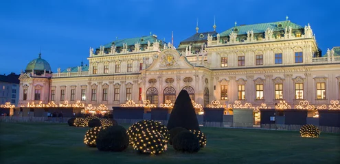 Fotobehang Vienna - Belvedere palace at the christmas market in dusk © Renáta Sedmáková