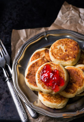 Cottage cheese pancakes with currant jam
