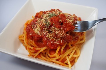 トマトソースパスタ