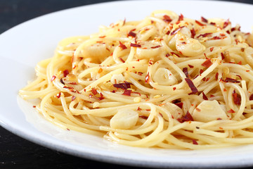 pasta spaghetti aglio olio e peperoncino piccante