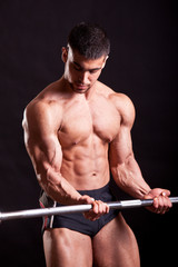 Obraz premium young bodybuilder traininig