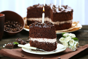 Obraz na płótnie Canvas Delicious chocolate cake on table on light background