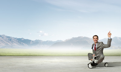 Obraz premium Business man riding bike