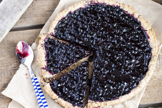 blueberry tart with buckwheat cereal