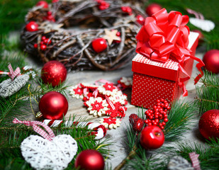 Fototapeta na wymiar Christmas tree with gifts