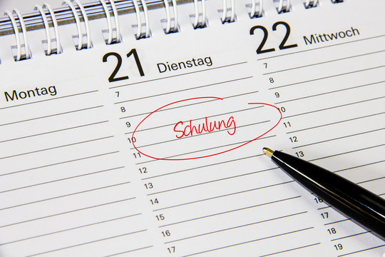 Kalender mit Notiz Schulung