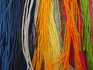 Разноцветные нитки для вышивальщицы - obrazy, fototapety, plakaty